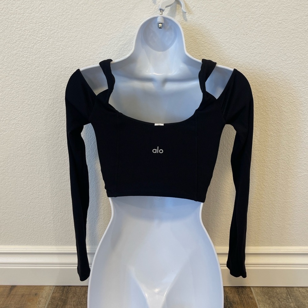 Alo Yoga Ribbed Cropped Butterfly Long Sleeve Black Top Cutout Cold Shoulder S - Picture 3 of 10